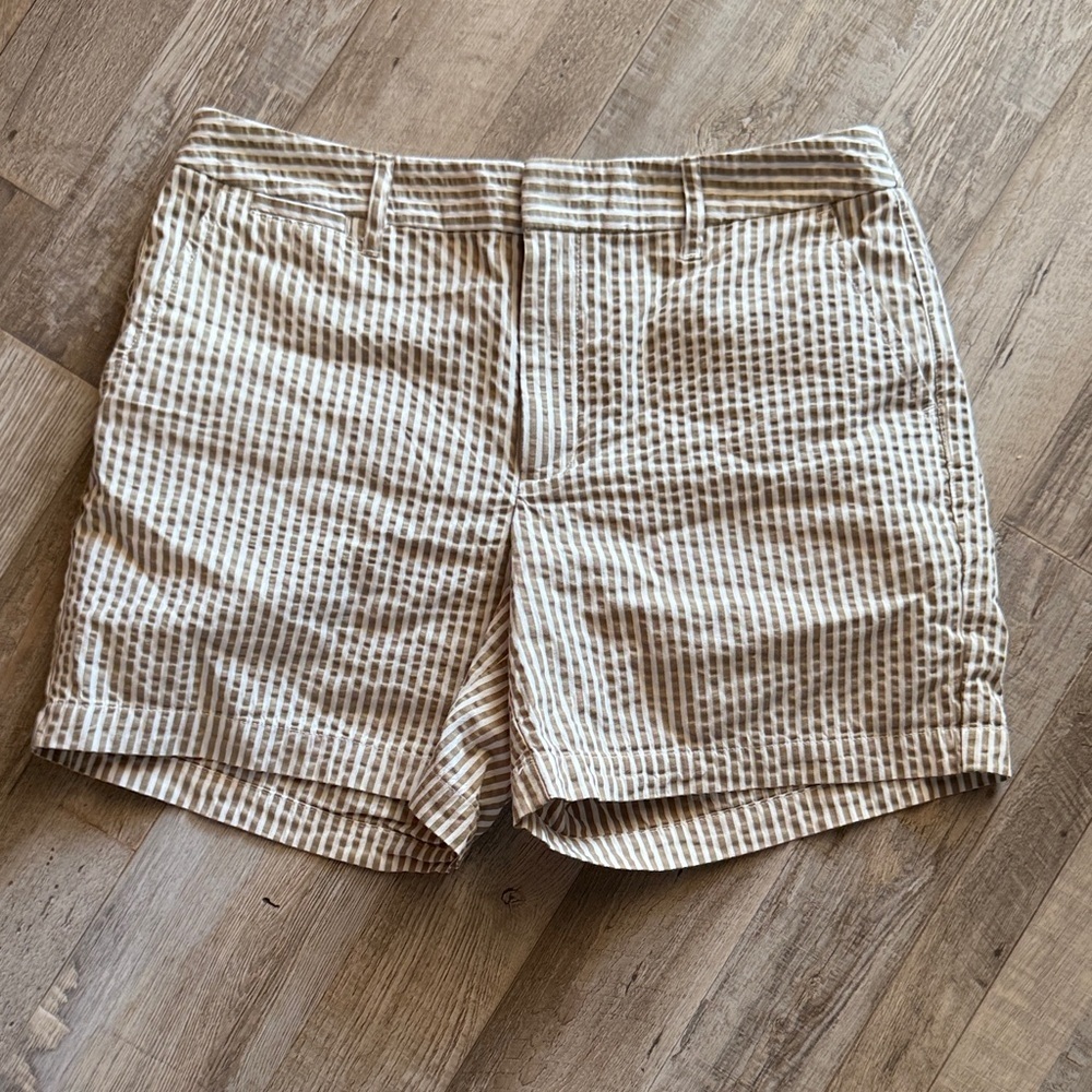 a new day Beige & White Striped Seersucker Women's Shorts size 6